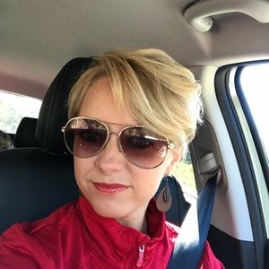 Meet your Posher, Joni